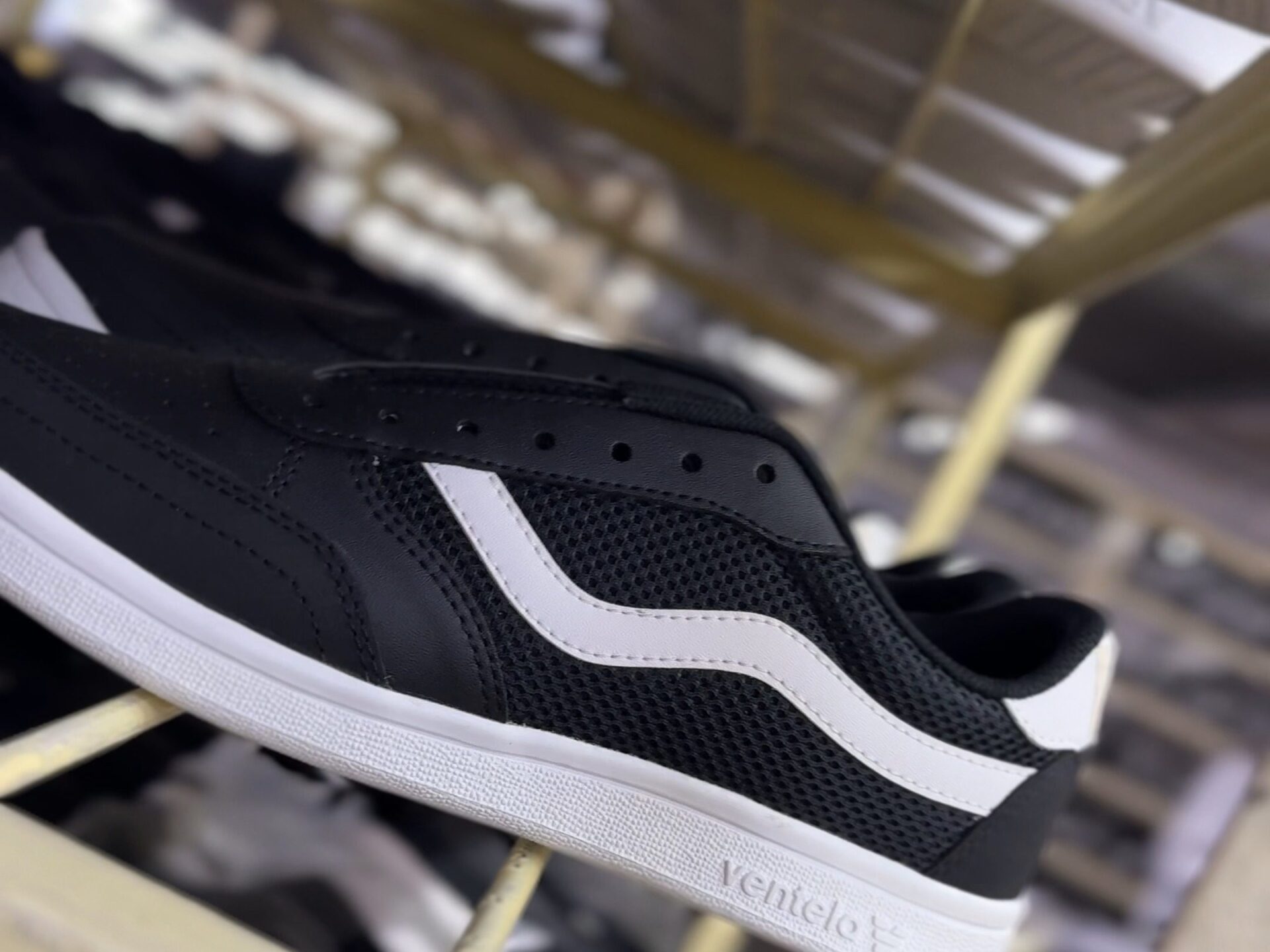 Sepatu Ventela jadi tersusun di rak lantai produksi