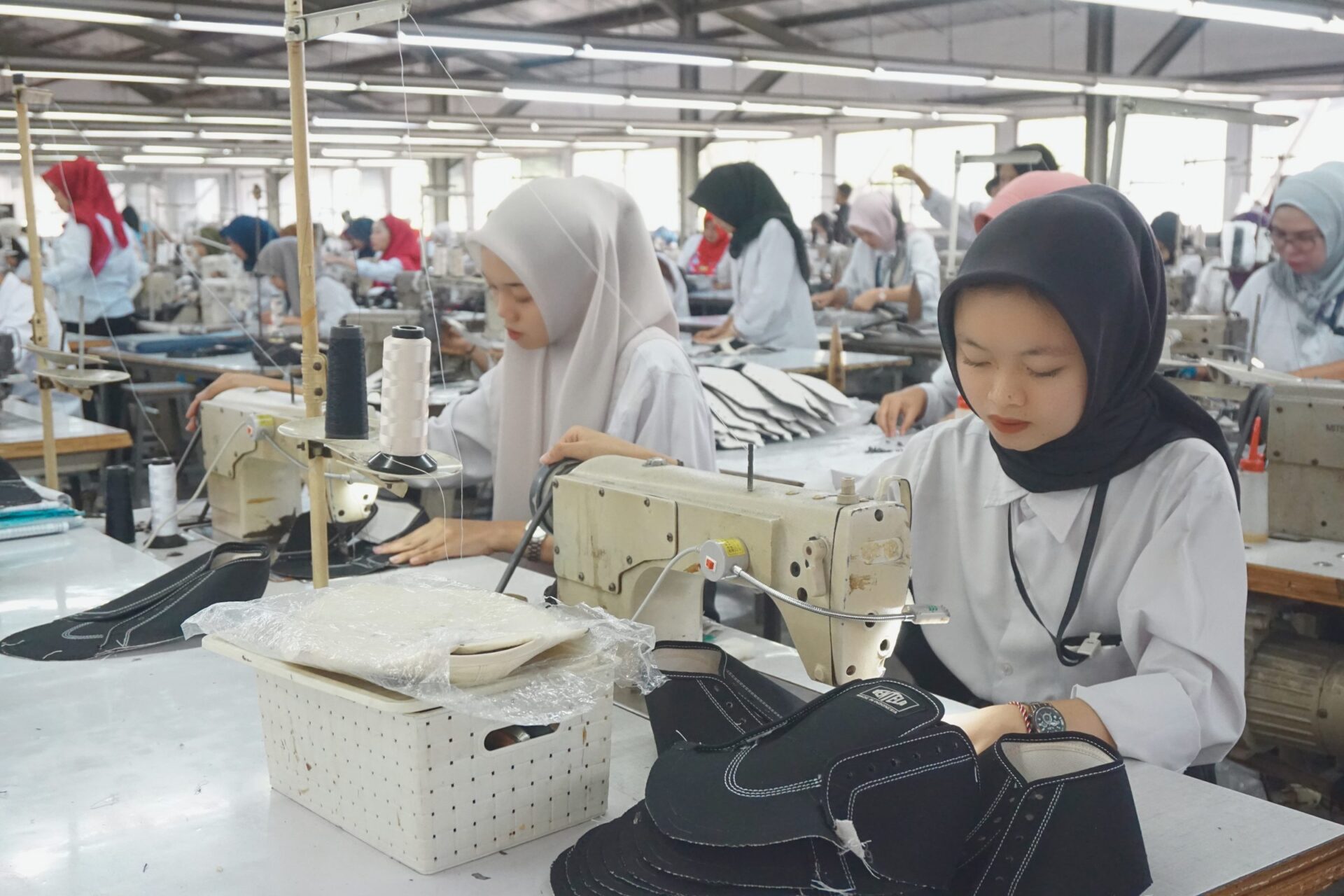 Lini jahit bagian atas sepatu