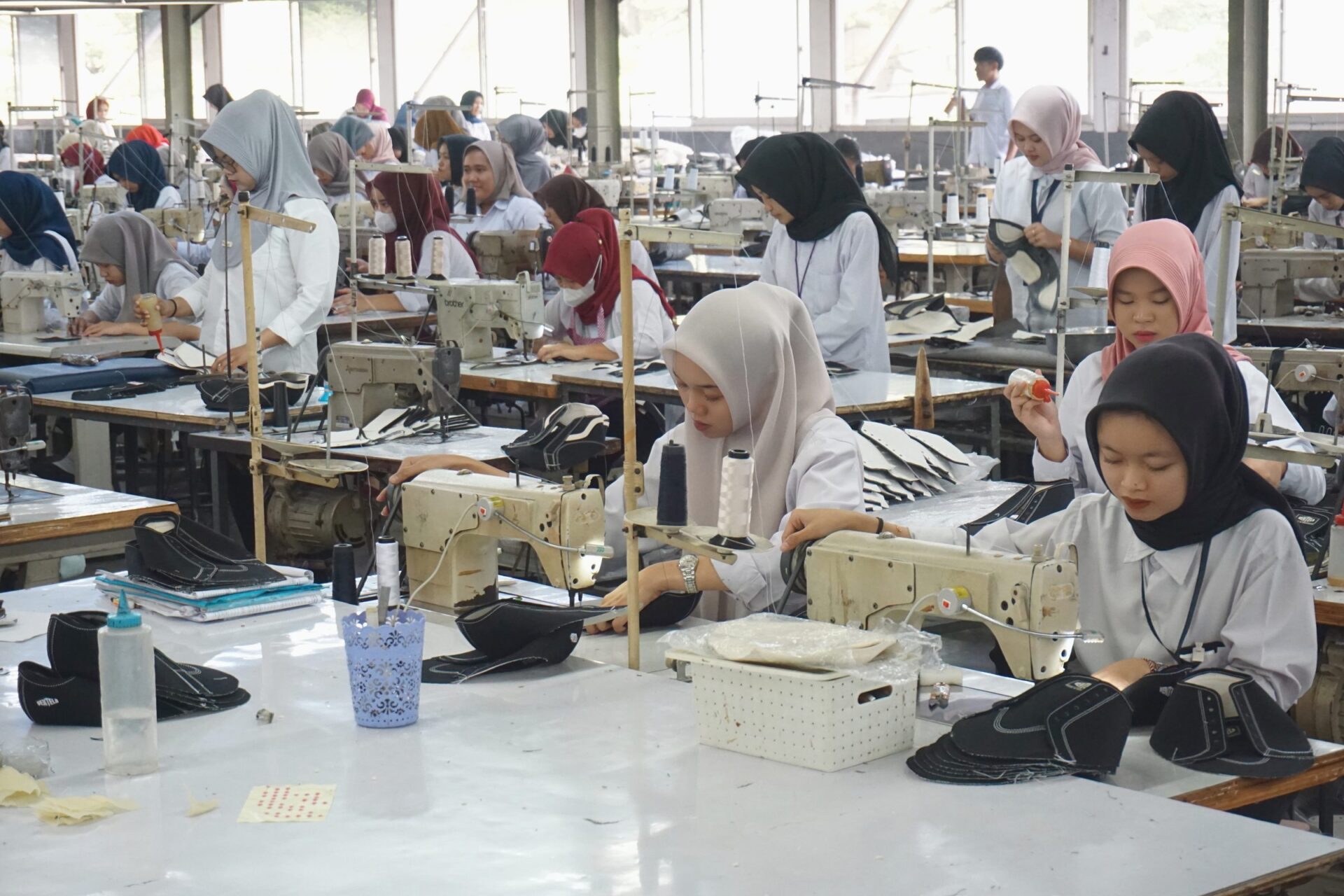 Stitchers on the upper sewing line