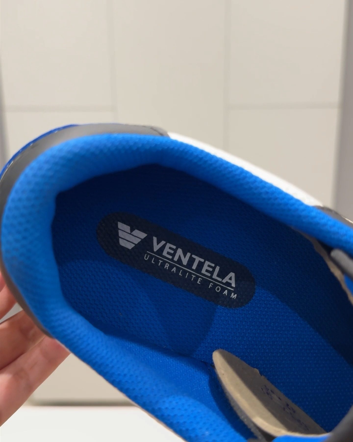 Insole Ventela Ultralite Foam di dalam sepatu V-88